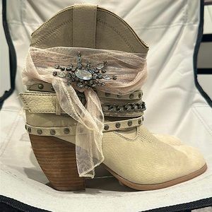 NWOB Women’s Not Rated bootie
